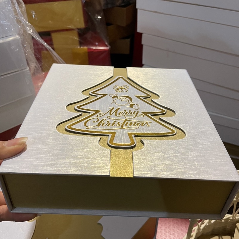 Box Kue Natal 20x20x5 cm Putih Hardbox Magnet