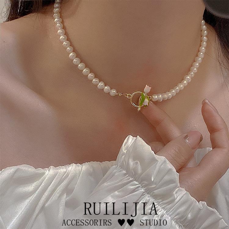 Gelang Tangan Rantai Aksen Bunga Tulipmutiara Imitasi Gaya Vintage Untuk Wanita