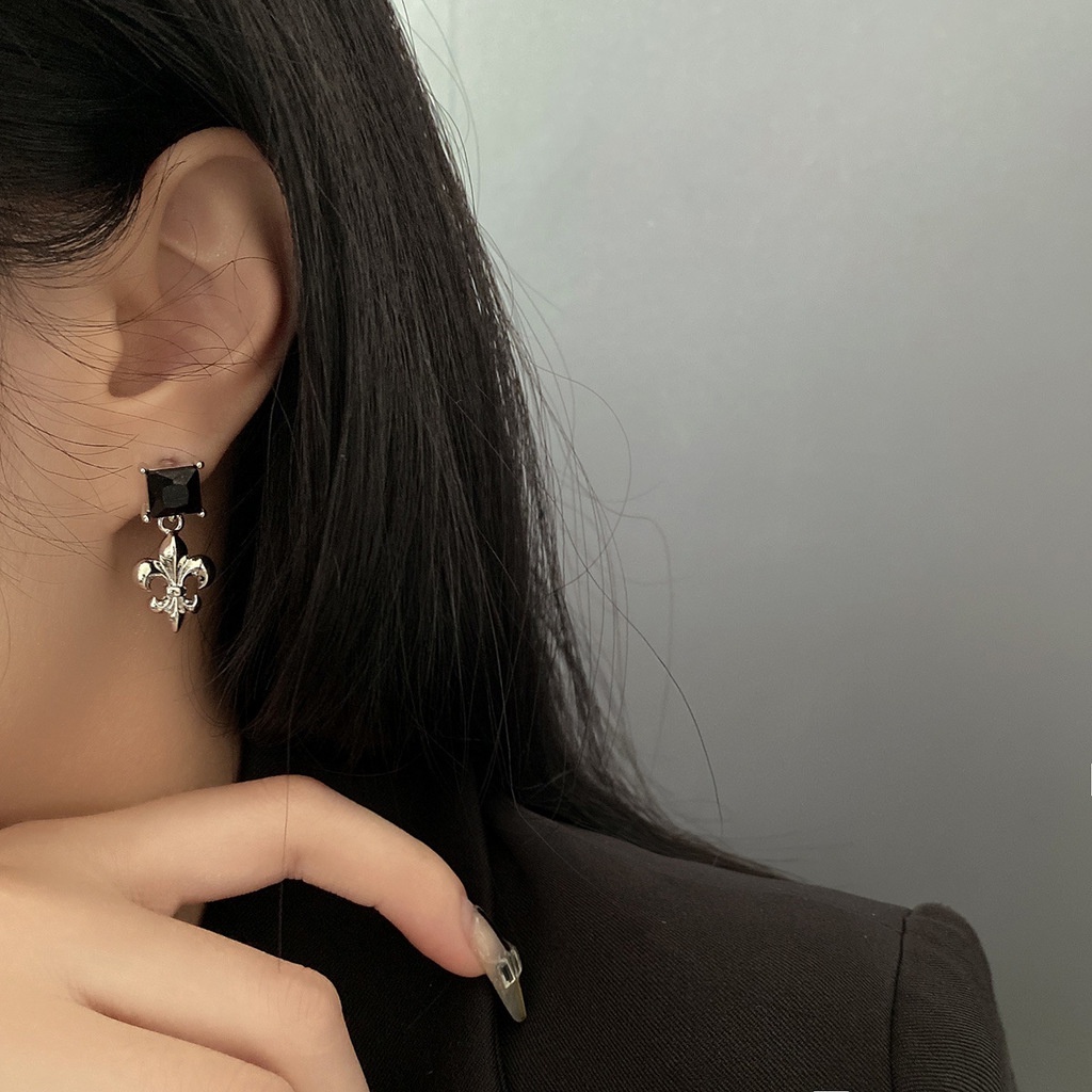 Anting Zircon Warna Hitam Gaya Punk Untuk Aksesoris