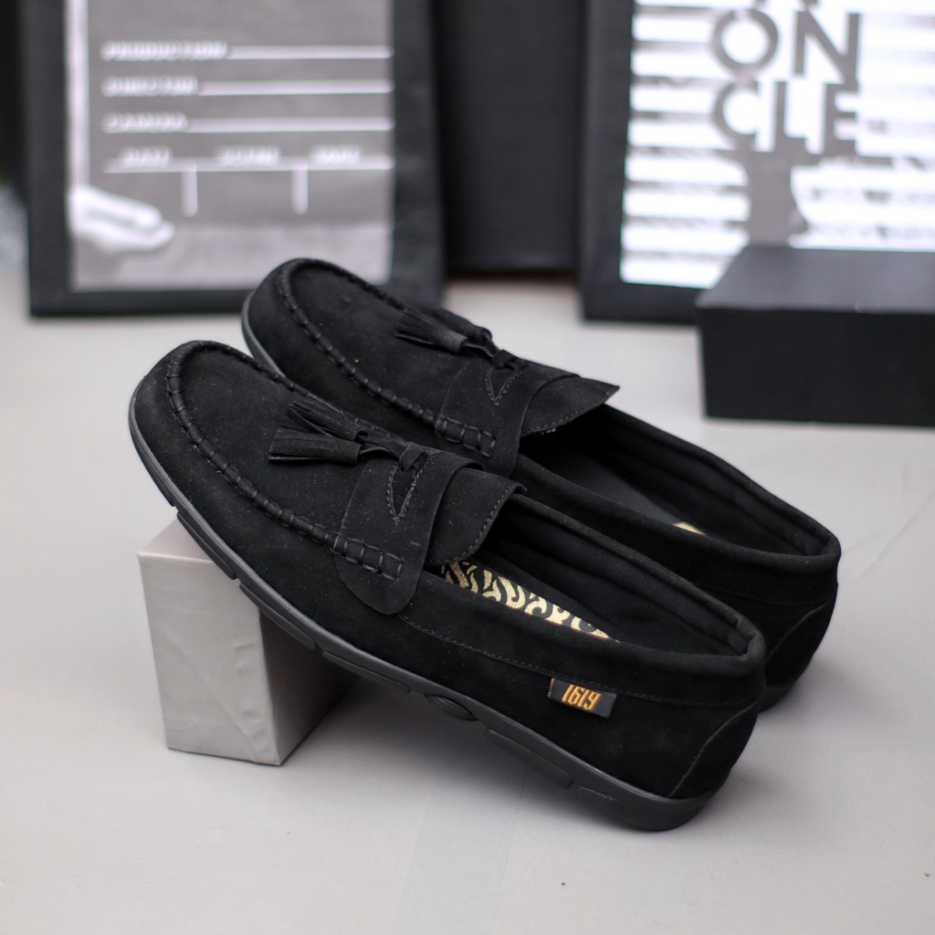MOLK Sepatu Casual Slip On Pria Kulit SIntetis Simple Original Murah Main Gaya Trendy Kekinian Anti Slip