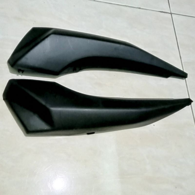 Cover Body kecil belakang atas lampu small motor Honda matik Beat fi 2013-2015
