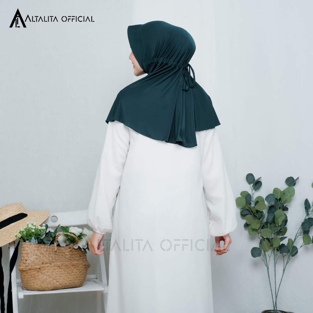 Altalita - Jilbab Bergo Serut Jokowi Instan Menutup Dada pet Antem Polos Bahan Jersey Premium Cocok untuk Sekolah Olahraga Volly Futsal Senam dan Sehari-hari