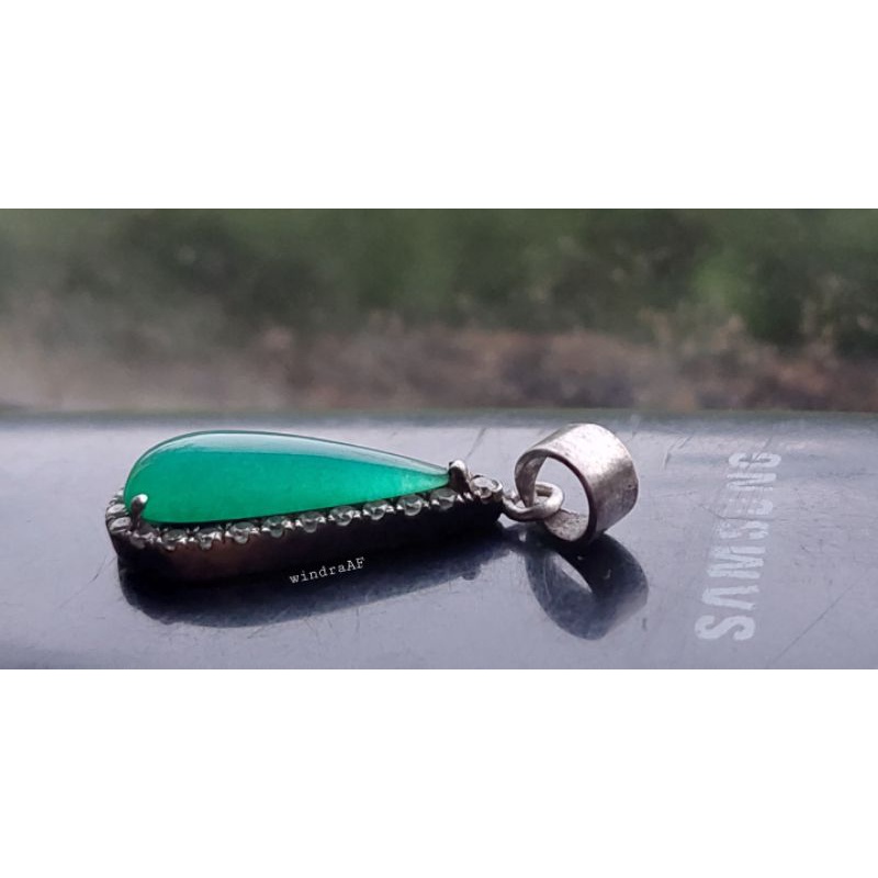 liontin bacan giwang