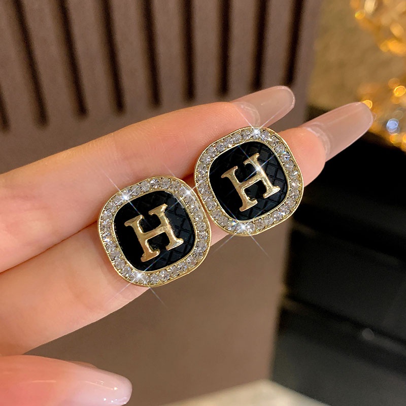 Anting Stud 925 Silver Aksen Mutiara Warna Hitam Gaya Vintage Korea Untuk Wanita