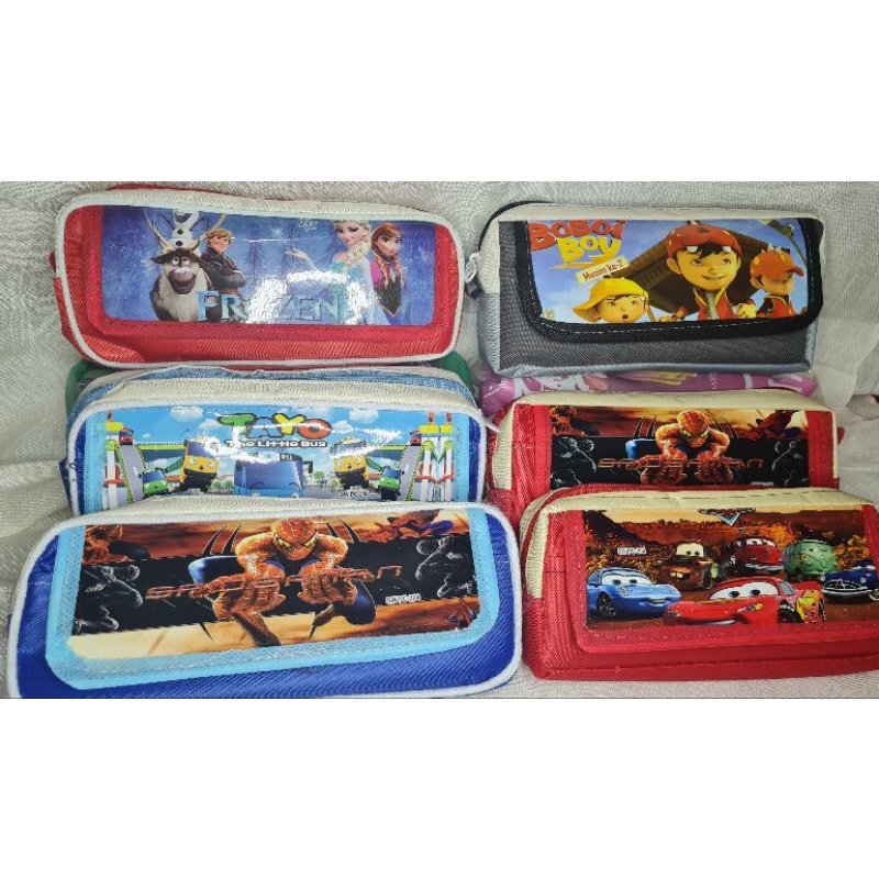

Tempat pinsil kain karakter