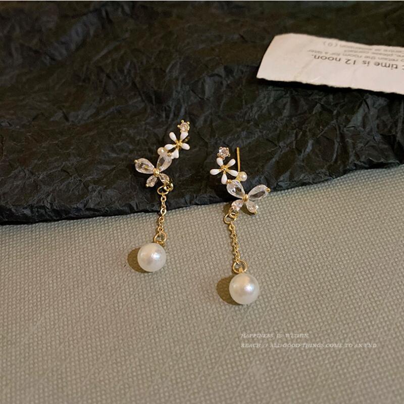 Fringed pearl sparkling diamond flower earrings Aksesoris fashion Korea Wanita