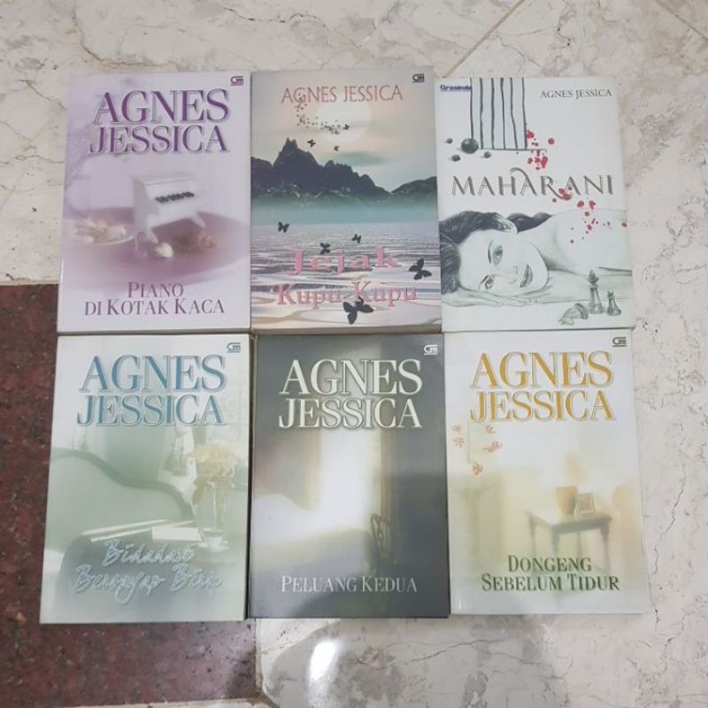 Buku / Novel Penulis Agnes Jessica, Penerbit Gramedia.