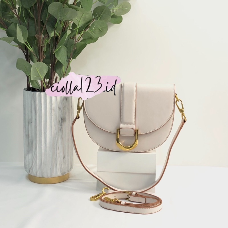 Tas Wanita Selempang CK Saddle Gabine - Top Handle Bag