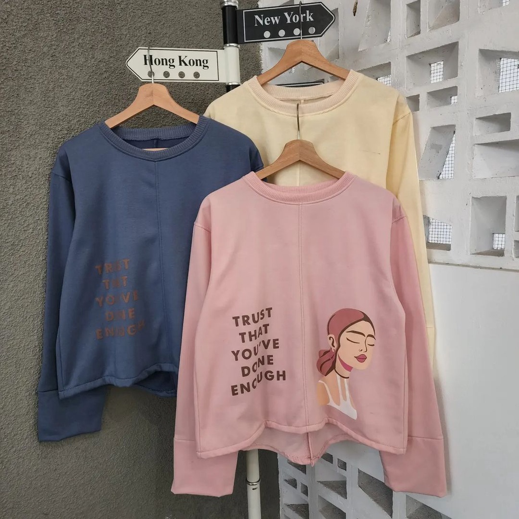 WOMAN TRUST CROPE SWEATER WANITA OVERSIZE BAHAN FLEECE