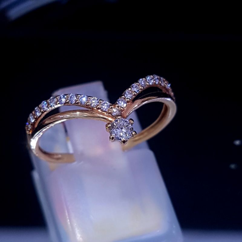 Cincin Berlian V Listring 2 line dengan 1 Mata berlian Utama