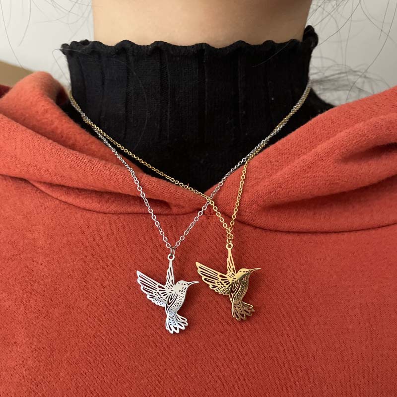 Kalung Rantai Liontin Burung Kolibri Bahan Stainless Steel Untuk Wanita