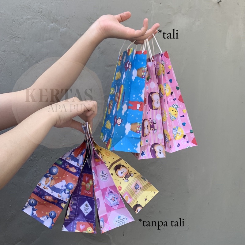 

Paper Bag Kertas Kado Mini Ukuran 22x14 cm / Tas Kantong Kertas Goodie Bag Souvenir Ulang Tahun Packaging Online Shop Murah Kertas Kado