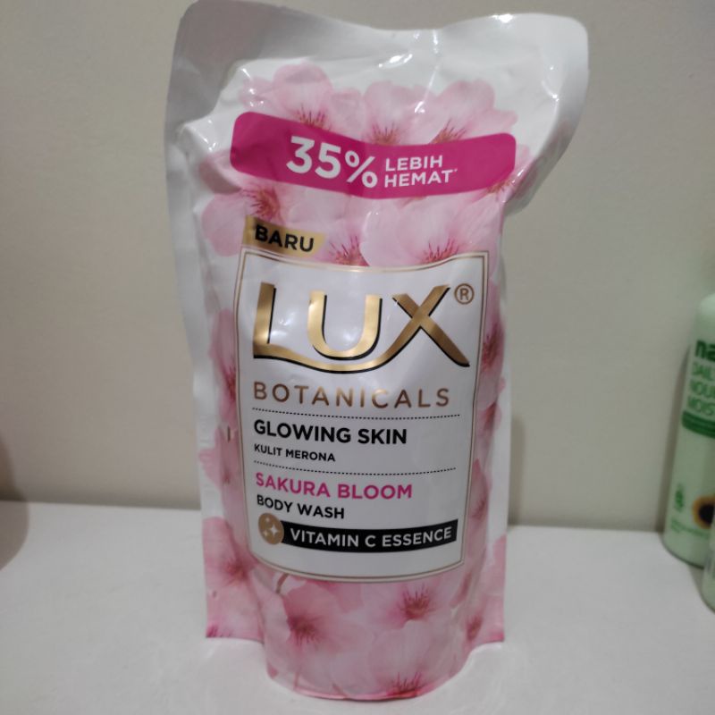 Lux Sakura Bloom Sabun Mandi Cair 825ml