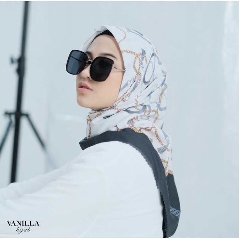 Everyday Scarf Vanilla hijab Chain Scarf