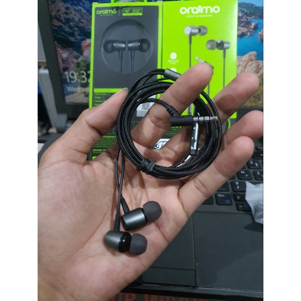 HEADSET NEW ORAIMO TRUMPET 3 OEP-E40 OEP E40 Inclined Ear HD Speaker Stereo Earphone Black ORIGINAL Garansi Resmi 1 Tahun