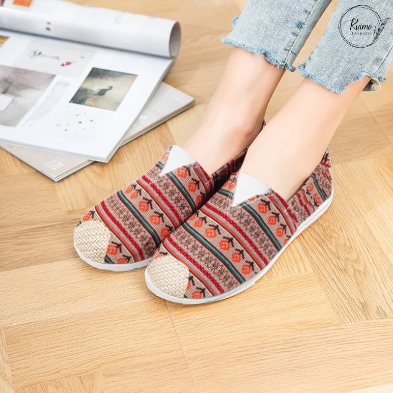 Sepatu Fashion Wanita Flatshoes Motif Batik Maroon Trendi - B208