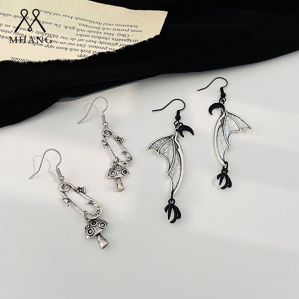 Mhang Anting Kait Gantung Bentuk Sayap Kelelawar Silver Antik Gaya Gothic Vintage Untuk Halloween