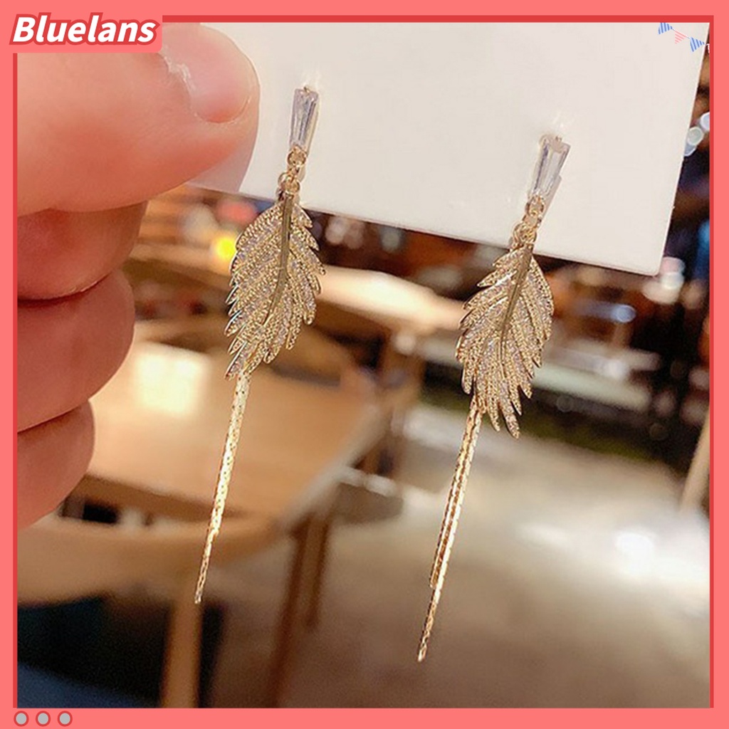 1 Pasang Anting Rumbai Bentuk Daun Aksen Berlian Imitasi Untuk Wanita