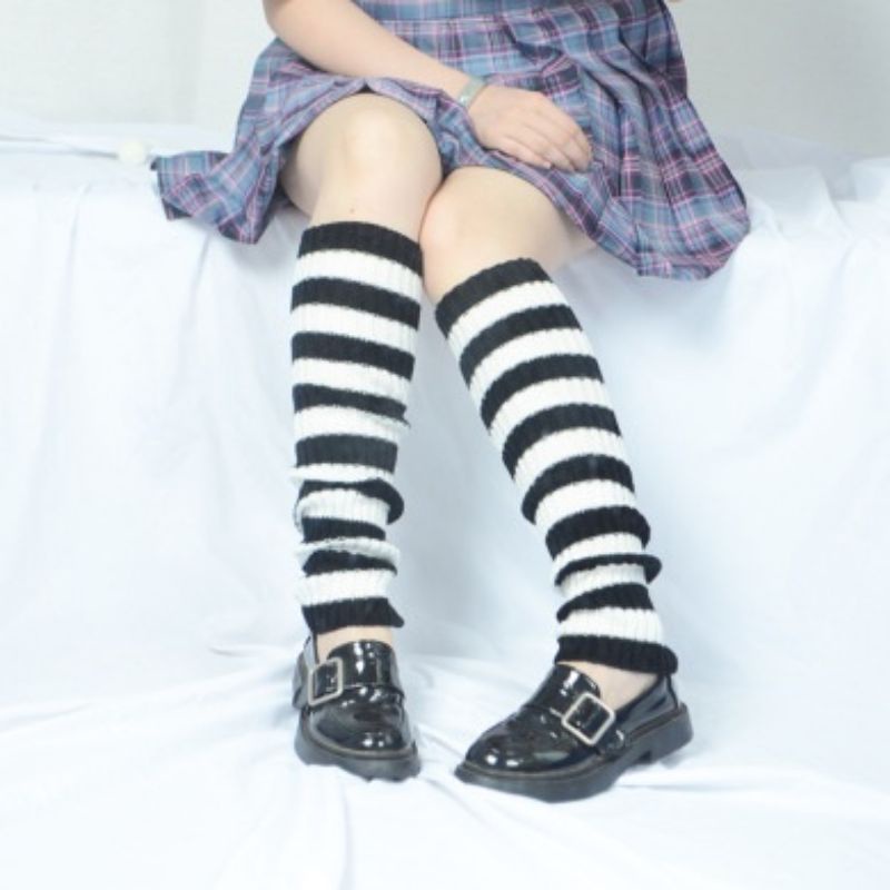 Kaos Kaki Wanita Panjang Anime Japan Motif Garis Bahan Halus