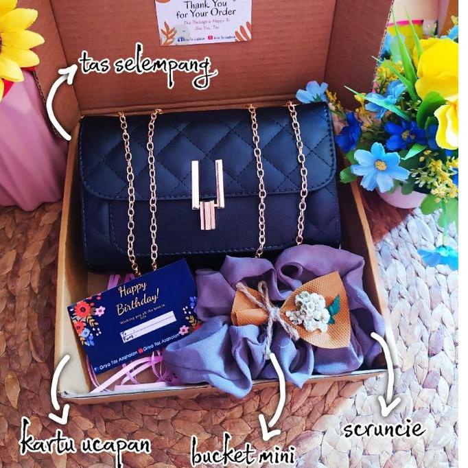 

Flash Sale! hampers box cewek ulangtahun/wisudah/pernikahan/paket kado cewek
