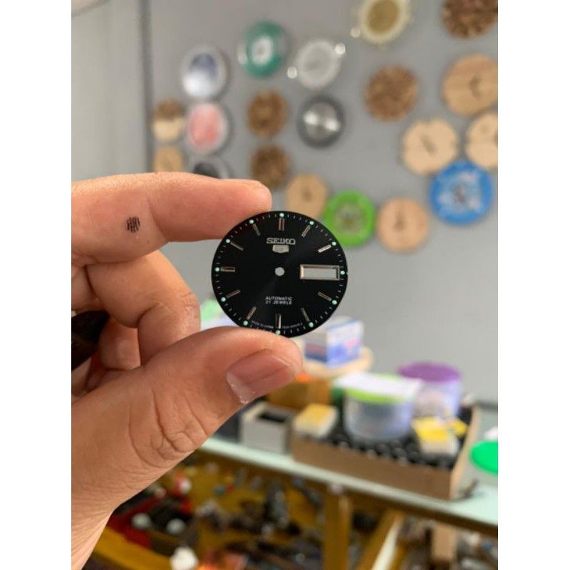 Plat Dial Seiko 5 hitam automatic