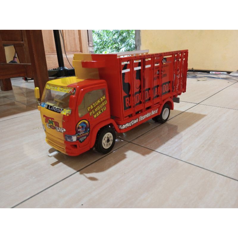 miniatur truk full pvc 1/15