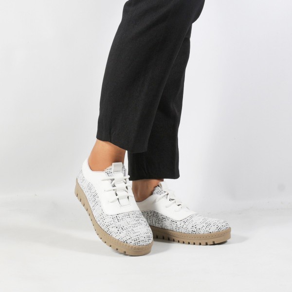 Sepatu Sneakers Wanita Trendy V 2551 Brand Varka Sepatu Casual Wanita Kuliah Kerja Hangout - Putih