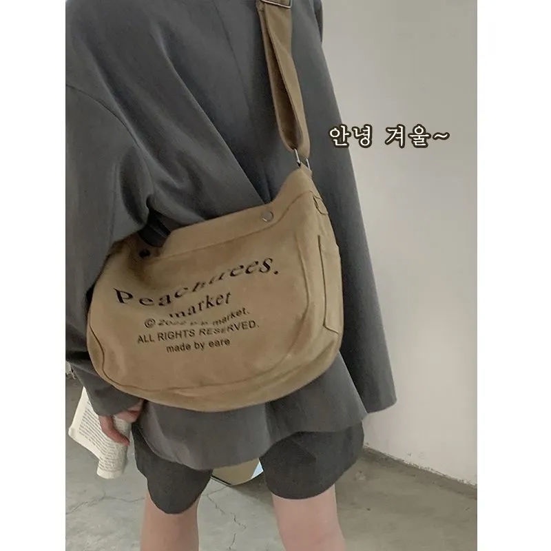 ☽⊕♘2022 baru khaki korea tas kanvas siswi abjad retro tas messenger all-match tas bahu berkapasitas besar