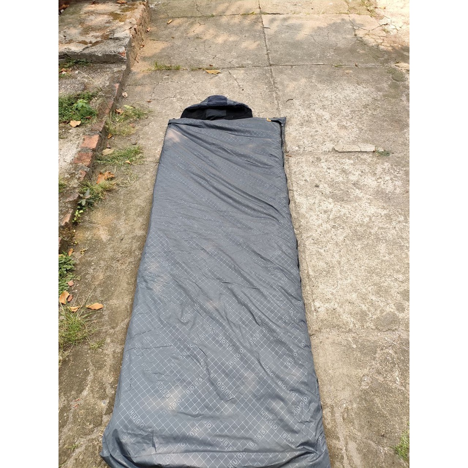 sleeping bag sb waterproof 3 layer terdiri dari 3 bahan :parasut waterproof , dacroon 2 0z dan polar lotto