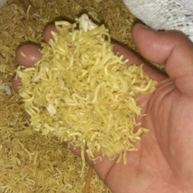 &<&<&<&] MIE INSTAN SISA PABRIK Pakan Ternak Ayam/Unggas/Ikan 1 kg