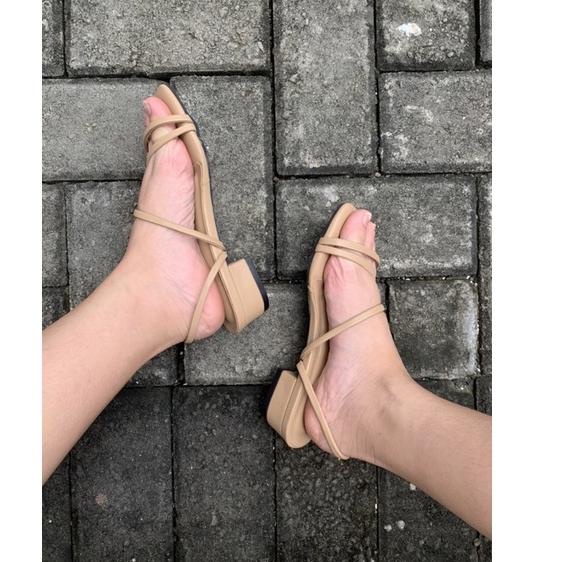 IJK.18Oc22c ‣ BRAND AMELIA sandal heels wanita 3cm hitam dan moka