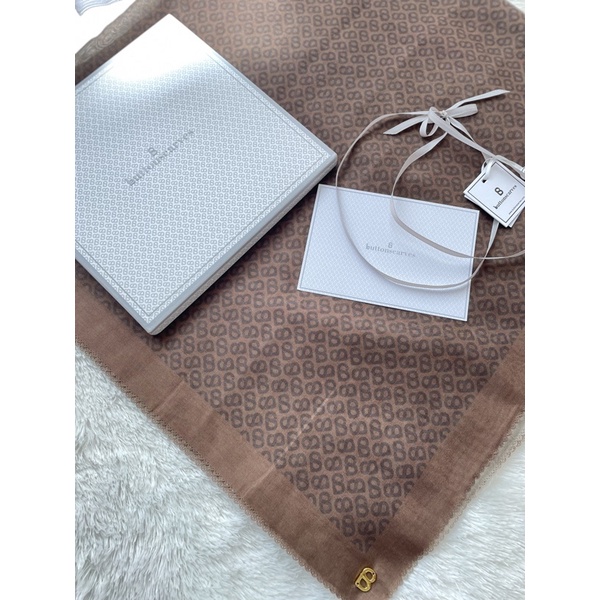 Buttonscarves - Tapis Square Ginger Bread PL