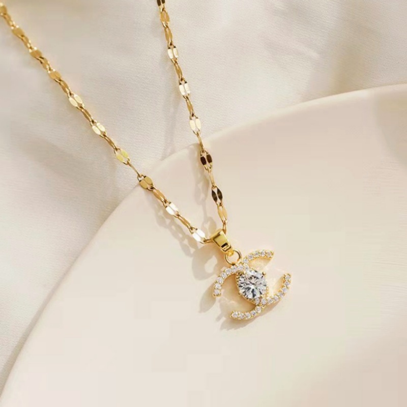 Kalung Titanium Anti Karat Huruf Berlian Emas 18K Perhiasan Aksesoris Wanita Korea