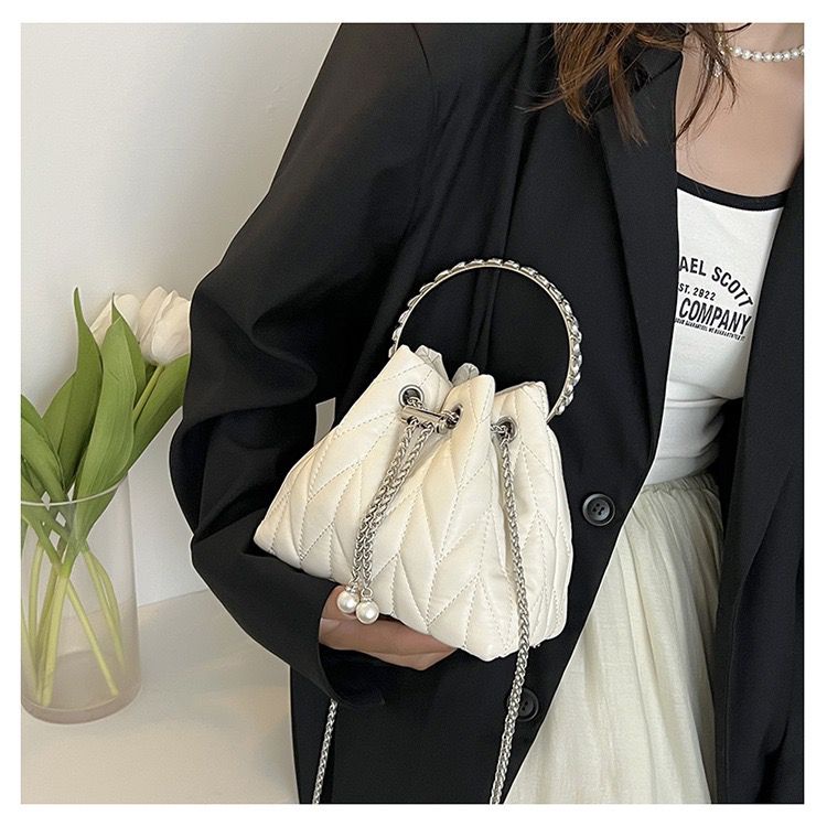 TASHAPPY EL 4556 Tas SELEMPANG Wanita Bucket Serut Fashion Stylish Talpan Rantai model korea supplier tas import LT2143 CR7879 BQ3574 GT2018