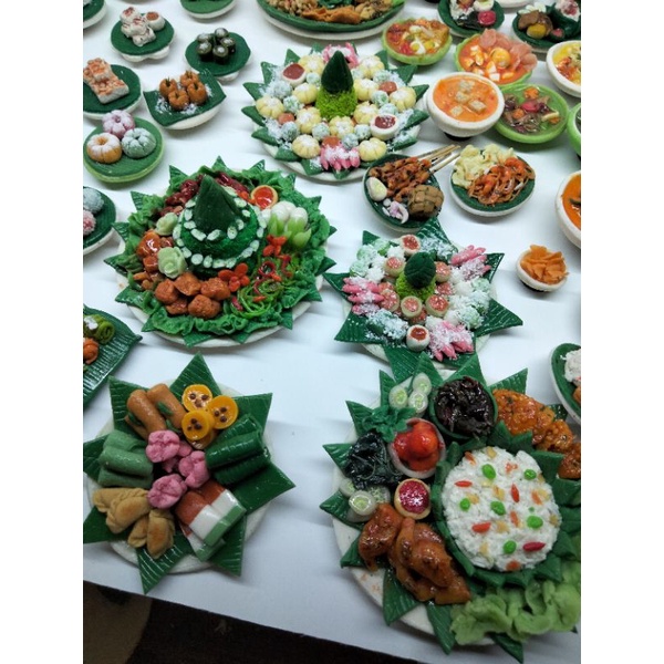 tumpeng miniatur makanan khas Indonesia, magnet kulkas, souvenir, perlengkapan mainan barbie