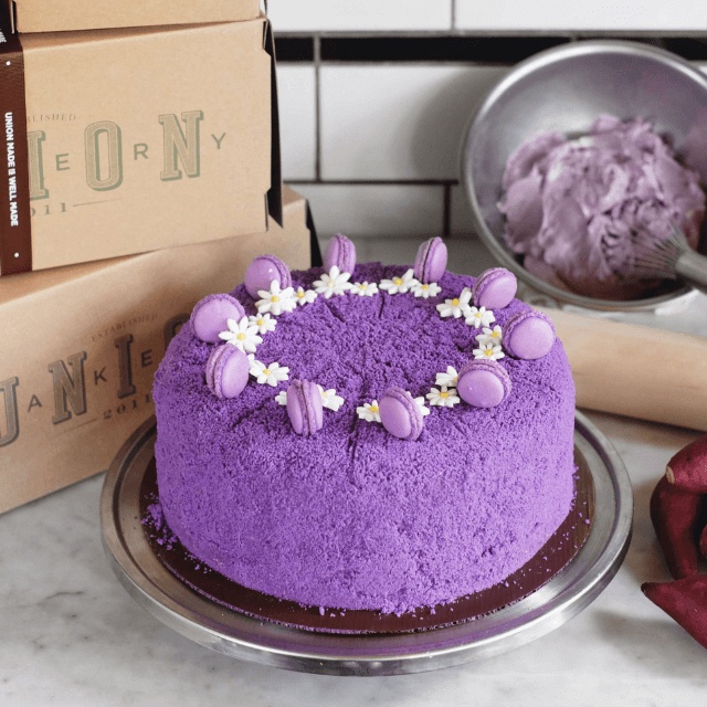 

READY BANDUNG 16 MAR 2025 - (WHOLE) UNION BAKERY UBE VELVET CAKE - COCONUT SPONGE MACAROON KUE ULANG TAHUN UBI UNGU OLEH OLEH BANDUNG VIRAL SALE PROMO PAKET HADIAH BOLU CAKE LEGIT PIA ROTI PIE COOKIES PASTRY LAPIS BIRTHDAY CAKE KUE ULANG TAHUN KULINER CEM