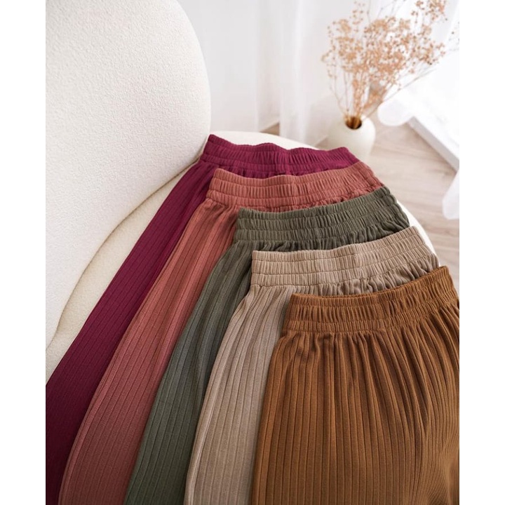 KIA KNIT PANTS HIGH WAIST PREMIUM KOREA - CULLOTES KNIT LONG PANTS - KOREAN LOOSE PANTS TROUSERS WANITA - LOUNGEWEAR - CELANA KULOT SALUR BESAR COMFY WANITA JUMBO XXL XXXL BERKUALITAS - CELANA CASUAL FULL KARET - HADIAH / KADO ULTAH CEWEK