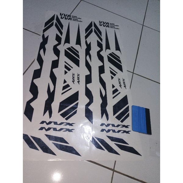 AR03 STRIPING AEROX 2020-2022 DESIGN 2023 CUTTING STRIPING AEROX 2023 STRIPING VARIASI AEROX HITAM SILVER STRIPING VARIASI AEROX NEW STICKER AEROX STIKER AEROX NEW STRIPING TRANSPARAN AEROX NEW 2023 STIKER BODY AEROX LIS BODY AEROX BAHAN ORACAL PREMIUM