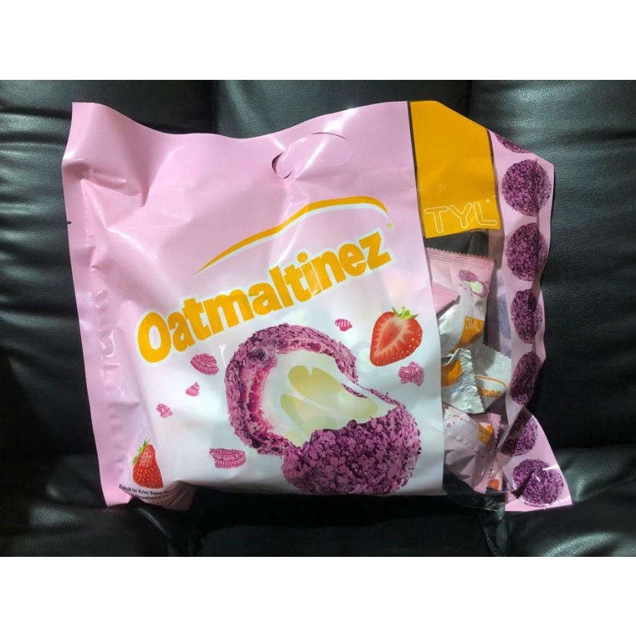 TYL Oatmaltinez Strawberry balls / Biskuit Bola isi Krim stroberi 300g