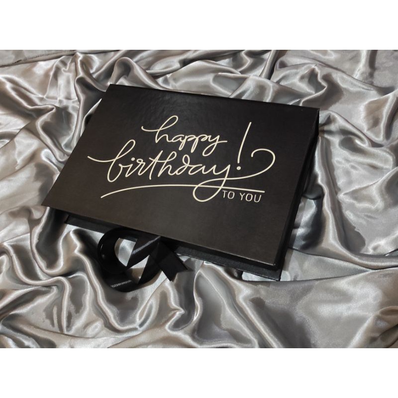 

Box Birthday Hampers / Box Hmpers Ulang Tahun / Box Gift size P : 30cm L : 20cm T : 6cm ( Ready )