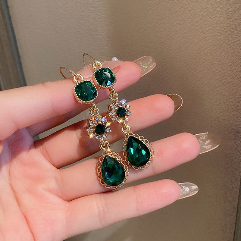 Anting Liontin Rumbai Panjang Aksen Kristal Berlian Imitasi Warna Hijau Gaya Retro Untuk Wanita