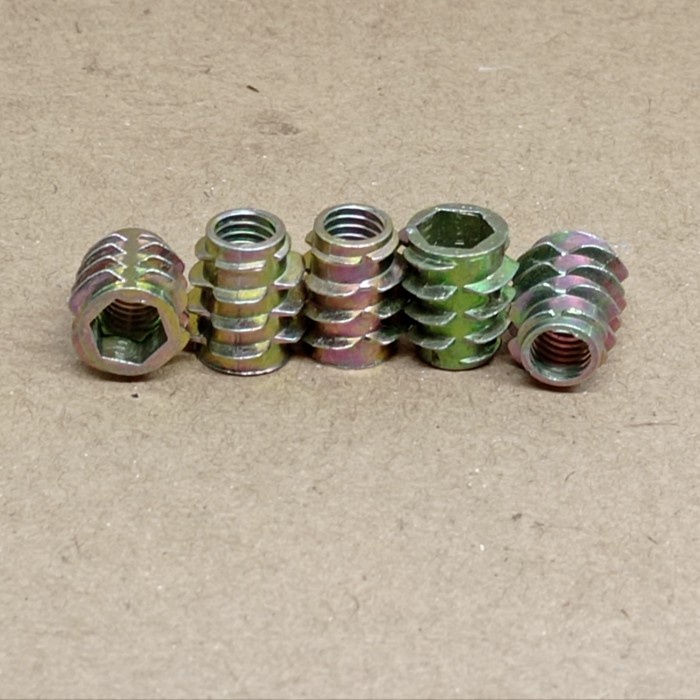 MUR NANAS M6 X 13 / Mur nanas m6x13 OE