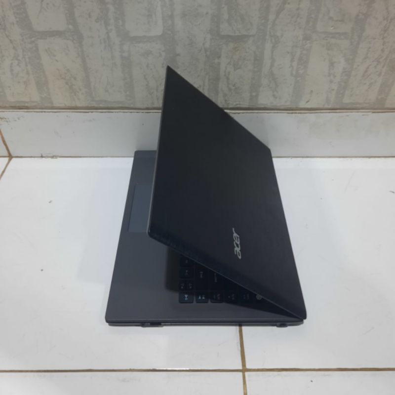 Laptop Acer E5-473, Core i3-5005U Ram 4GB/HDD 500GB Intel HD 5500 Windows 10 Layar 14inch siap pakai