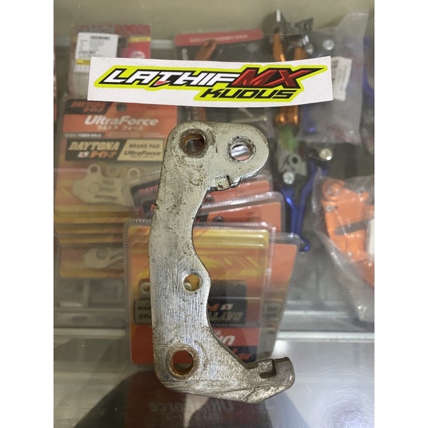 BRECKET KALIPER DEPAN KLX