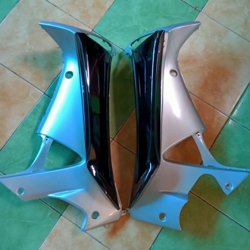 Sayap luar dalam supra x 125 lama warna silver hitam