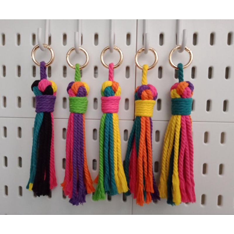 TUSSEL MACRAME/ BAGCHARM MACRAME / KEYCHAIN/ GANTUNGAN TÀS/ GANTUNGAN HIASAN