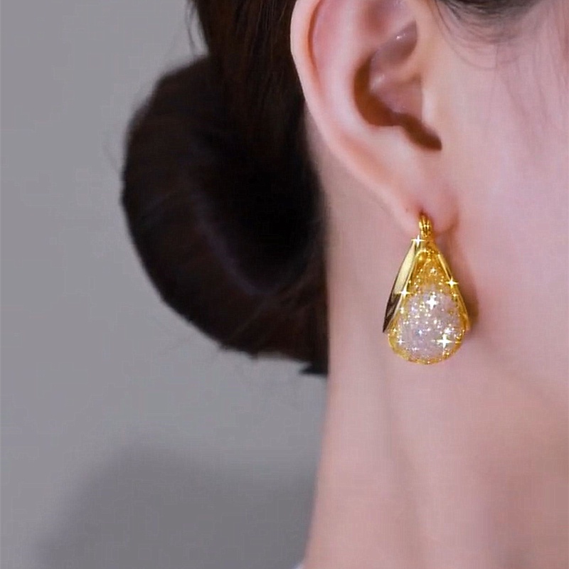 Anting Tusuk Gantung Desain Hollow Hias Berlian Imitasi Warna Gold Gaya Klasikretrounik Untuk Wanita