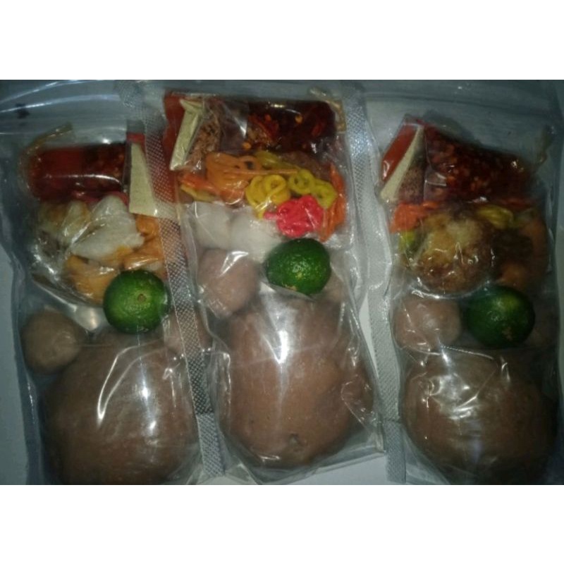 

BAKSO JUMBO (isian daging cincang)