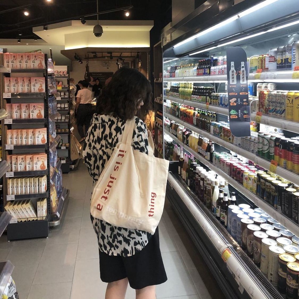 ✕✼▨Sera Musim Semi dan Musim Panas Baru Buatan Sendiri Gaya Korea Kapasitas Besar Tas Bahu Alfabet Tas Kanvas Siswa Wanita Tas Sekolah All-Match Tas Kain