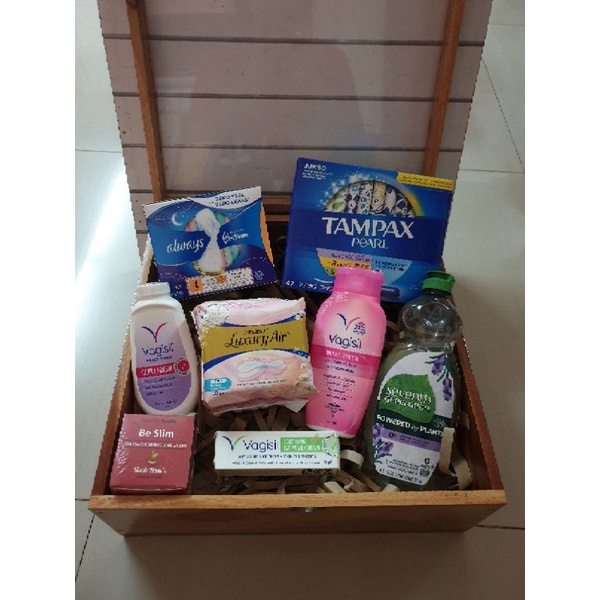 

Box Hampers Kado Kotak Kayu Tutup Akrilik Tampax Vagisil Whisper